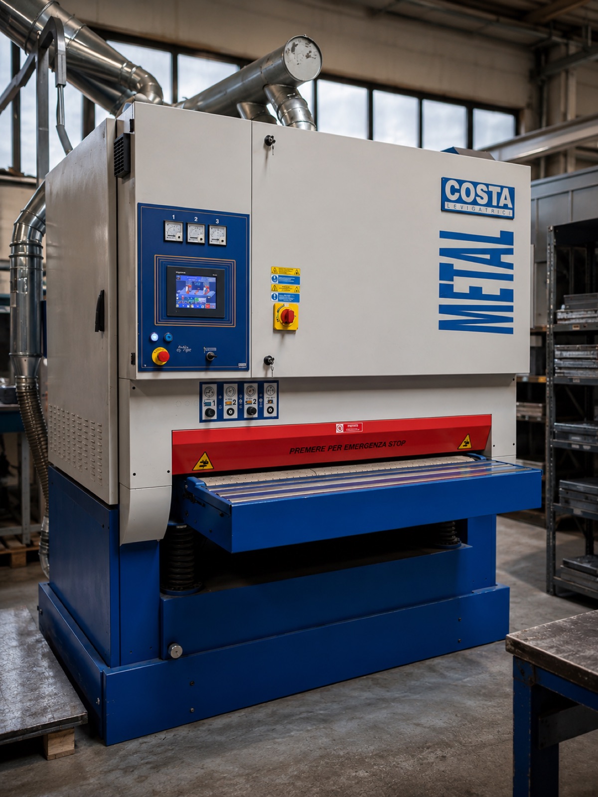 Levigatrice Costa per la sbavatura e satinatura di lamiere in acciaio inox nello stabilimento Laser Tech