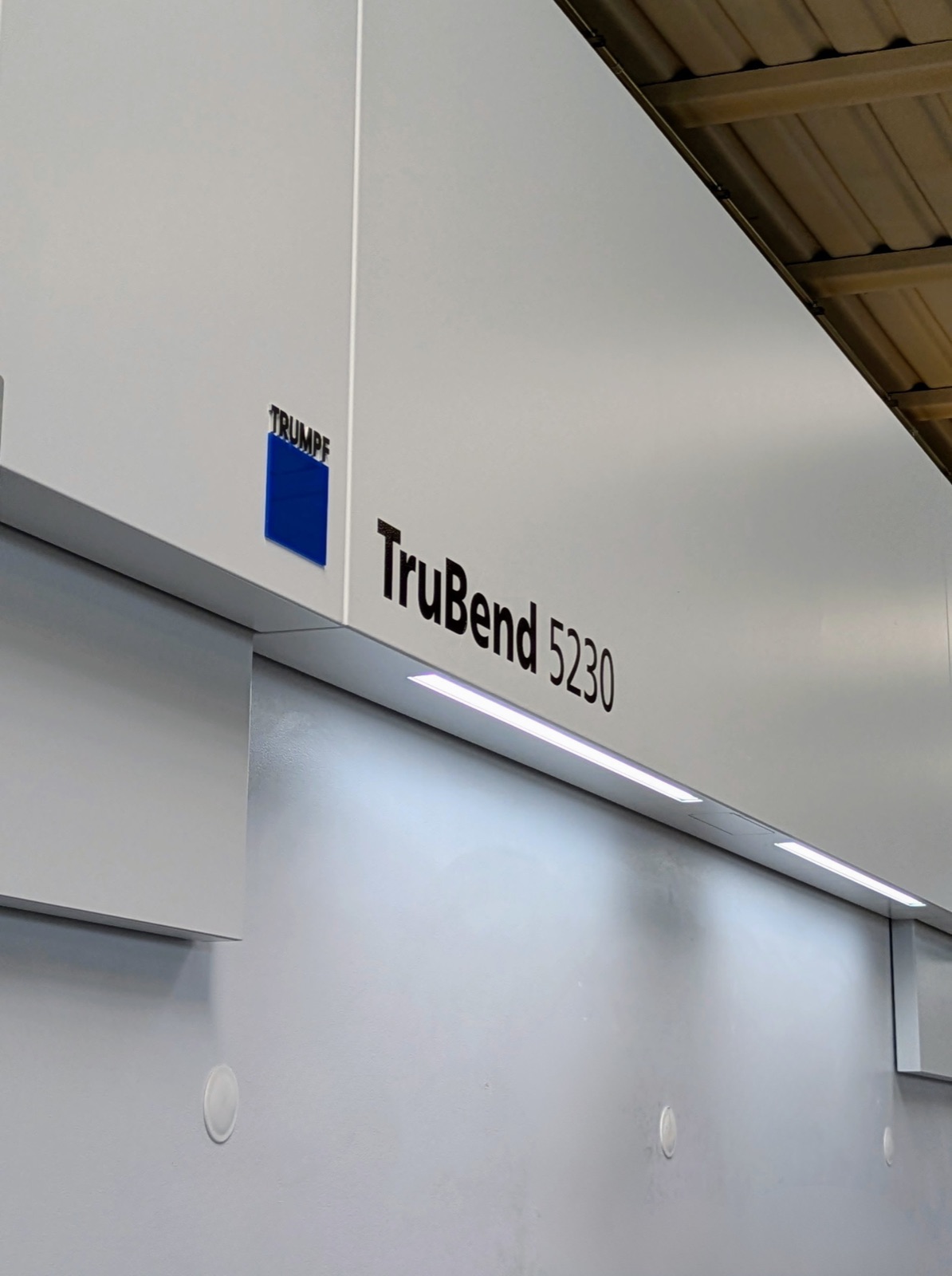 Presso-piega Trumpf TruBend 5230 per la piegatura di lamiere in acciaio inox