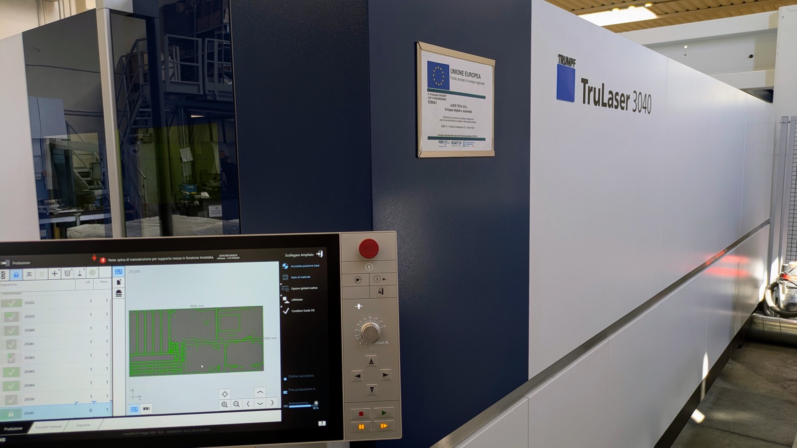 Impianto di taglio laser a fibra Trumpf TruLaser 3040 nello stabilimento Laser Tech